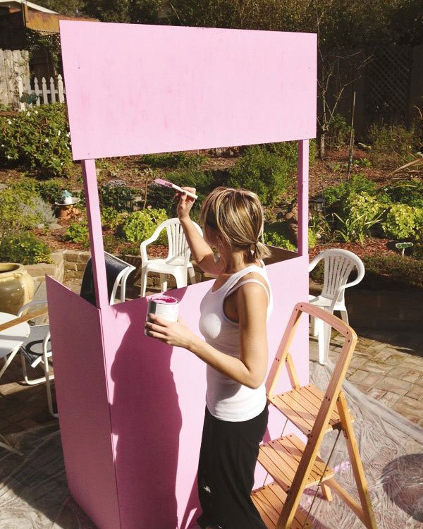 DIY Kissing Booth
