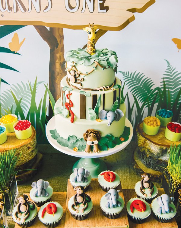 animal jungle party cake and cupcakes