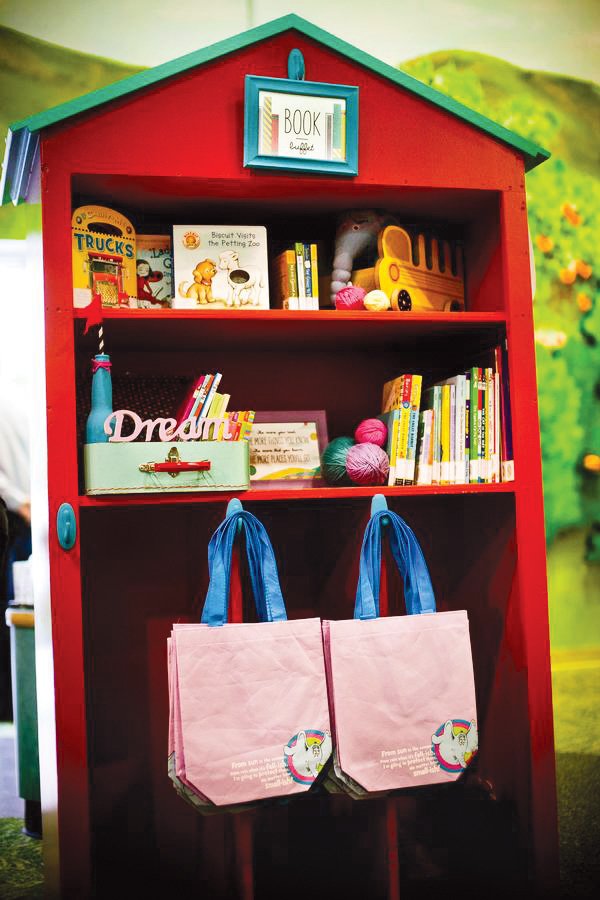 modern seuss birthday party book buffet shelves and tote bags