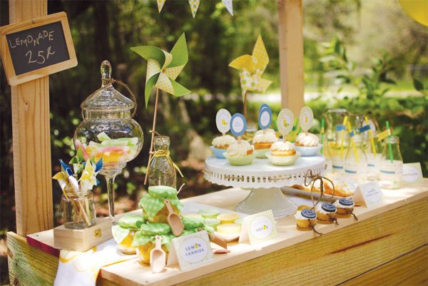 lemonade stand dessert table