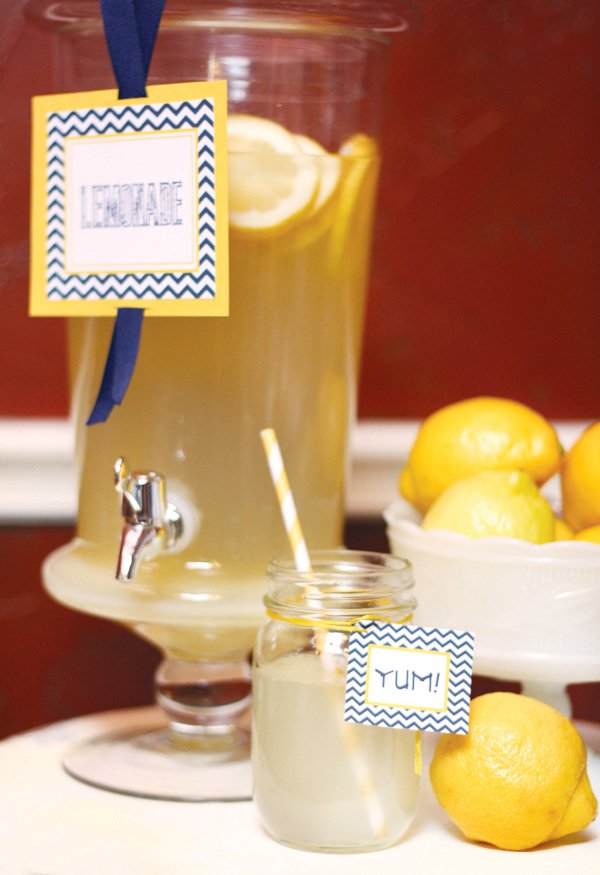 lemonade in mason jars