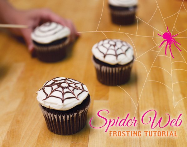spider frosting cupcake tutorial on hwtm