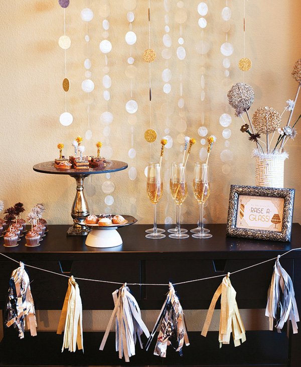 silver and gold party ideas - drinks dessert and centerpiece