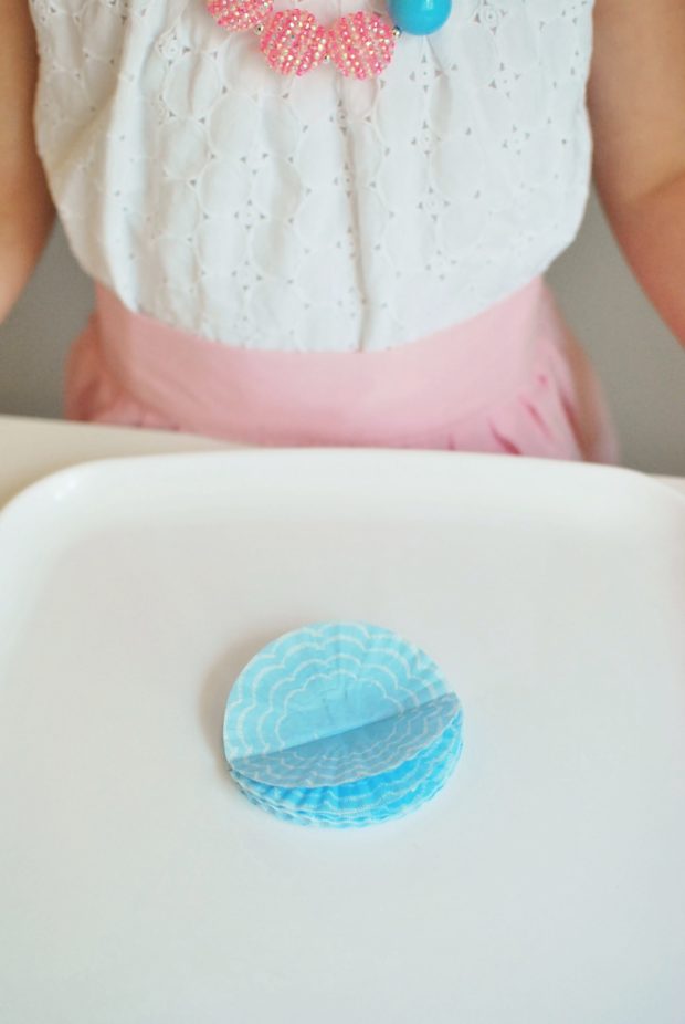 diy tutorial cupcake liner garland