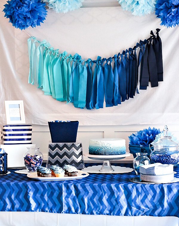 blue ombre dessert table