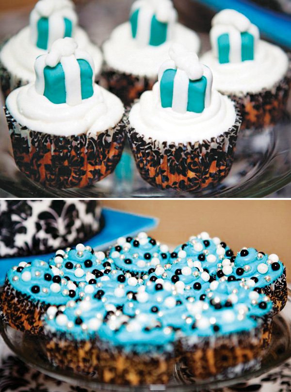 tiffany box topped cupcakes and tiffany blue frosting
