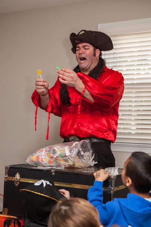pirate party entertainer