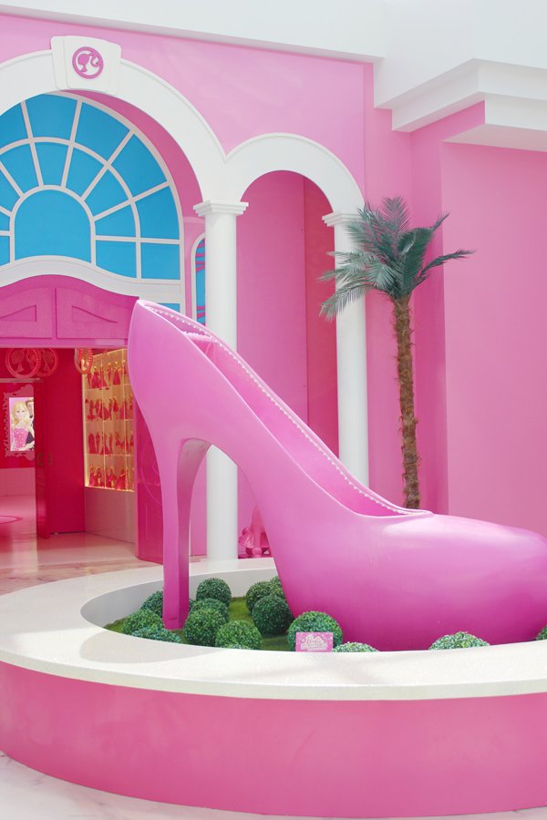 Barbie-dreamhouse-entrance-2