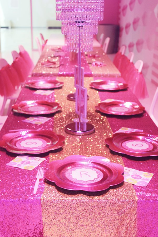 Barbie-party-dining-table