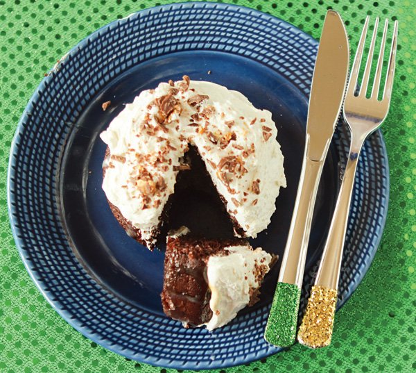 snickers chocolate cake recipe