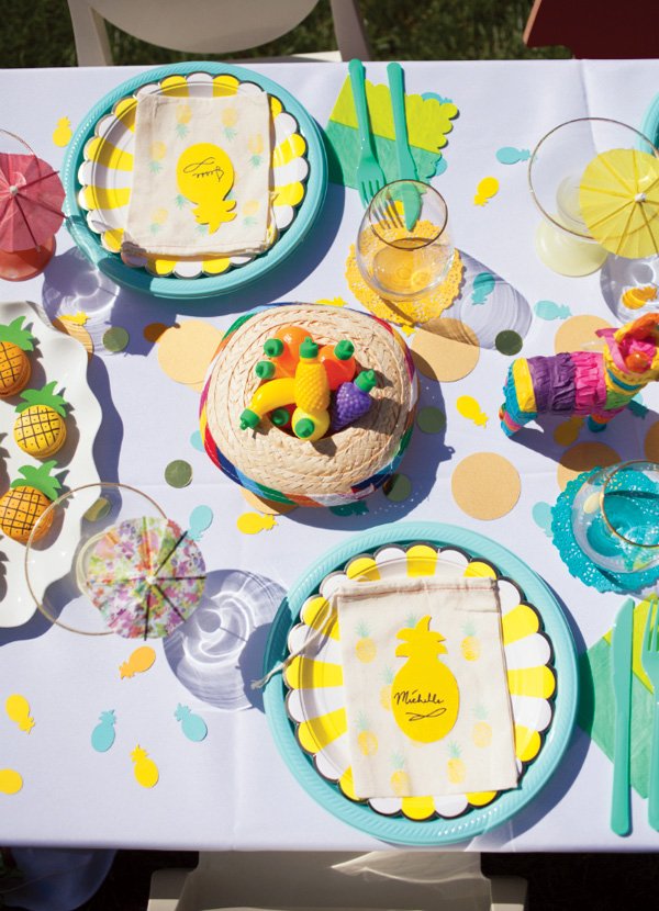 pineapple party table