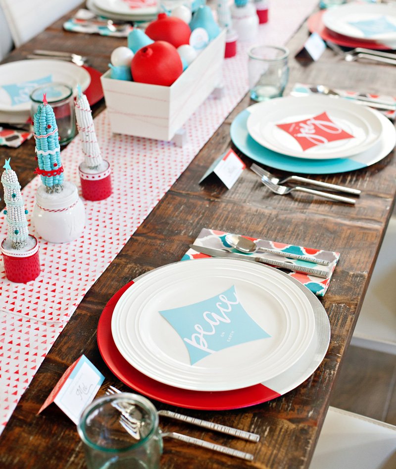 Retro Modern Red and Aqua Holiday Table