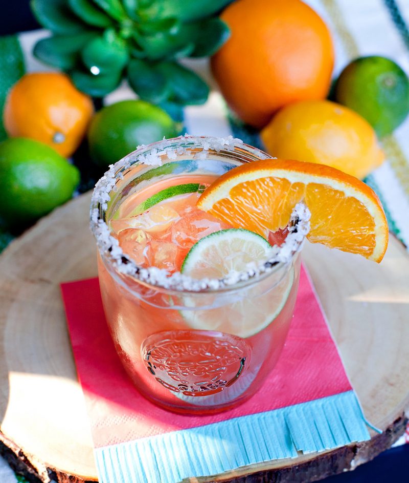 5 Tips for Styling a Margarita Station + Free Printables // Hostess