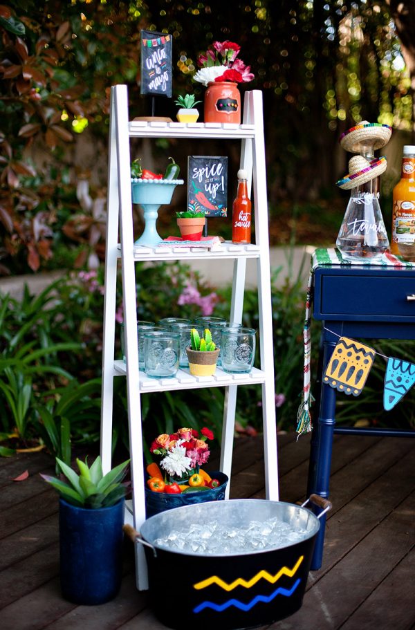 5 Tips for Styling a Margarita Station + Free Printables // Hostess