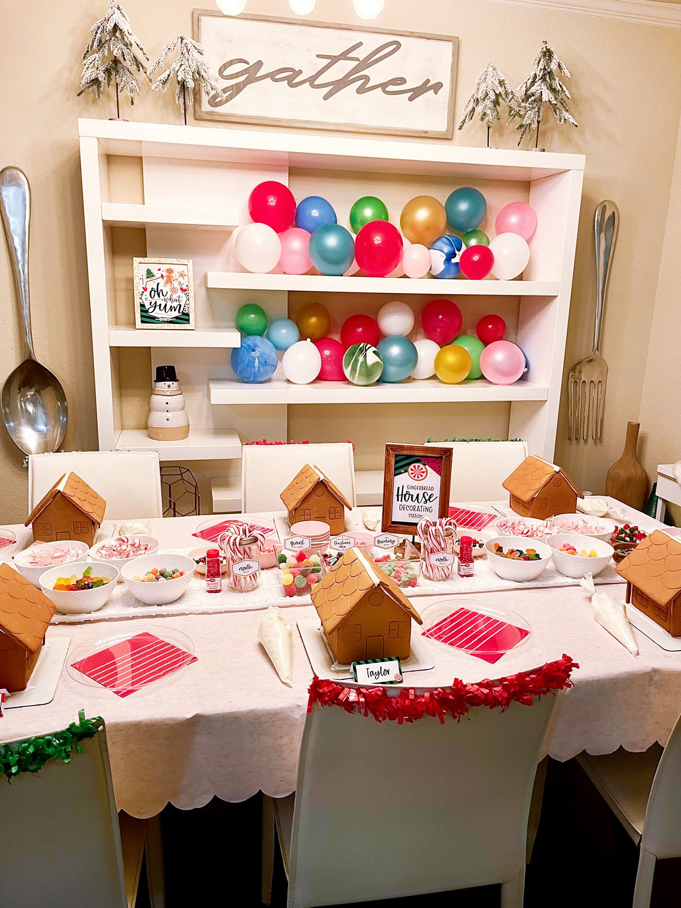 gingerbread house decorating party table set-up